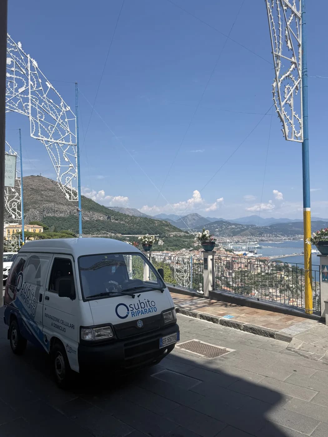 The Subito Riparato van at a panoramic terrace overlooking the Amalfi Coast
